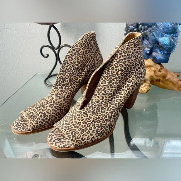 Lucky Brand Joal Leopard Print Leather Stacked Chunky Heel Peep Toe Shooties 7.5 - Picture 2 of 13